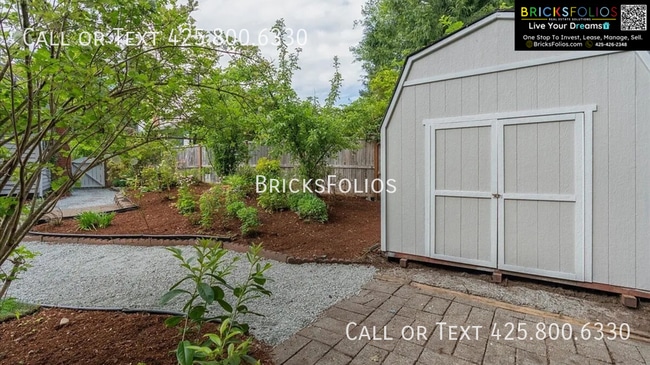 Building Photo - 1340 NW Huckle Dr