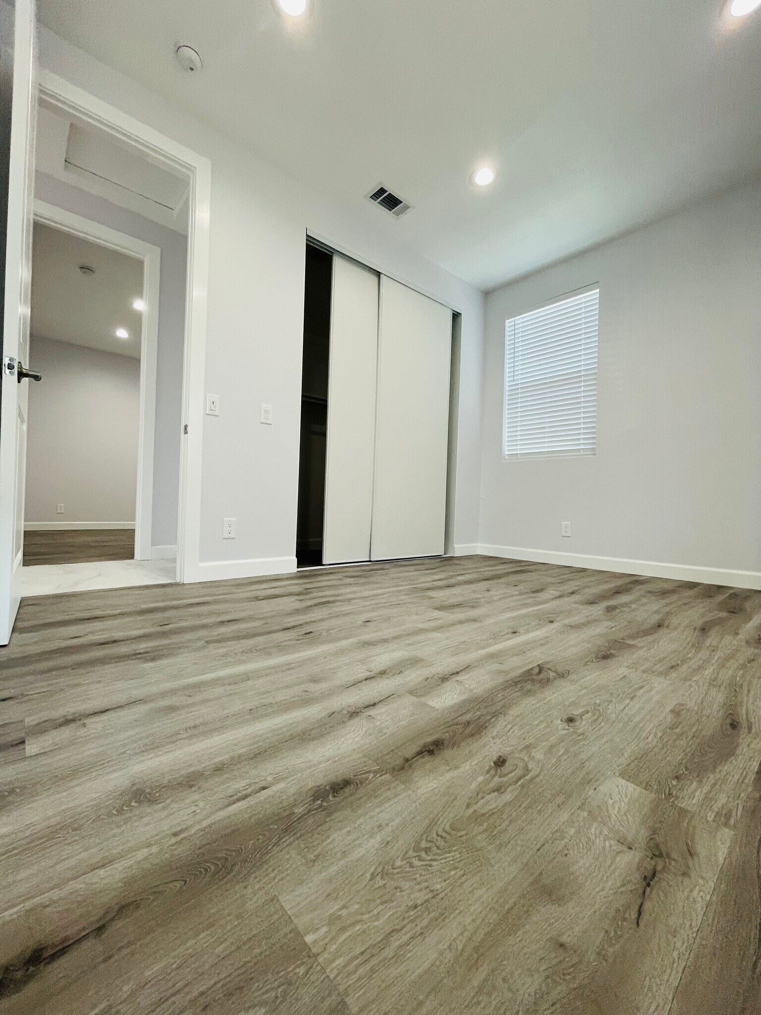 Building Photo - 15410 Firmona Ave