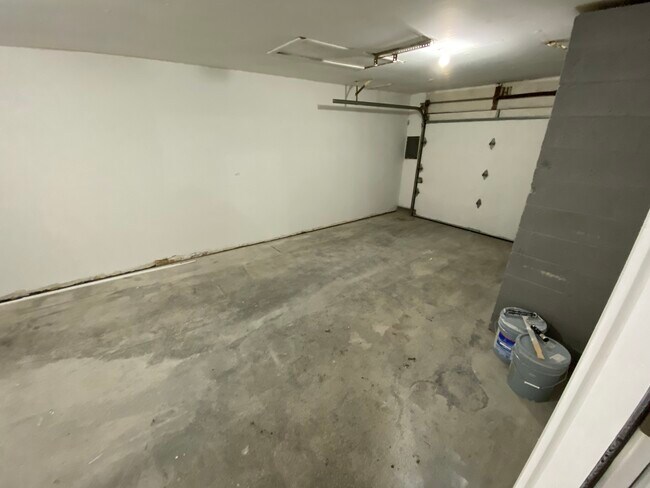 Building Photo - 309 Choker St SE