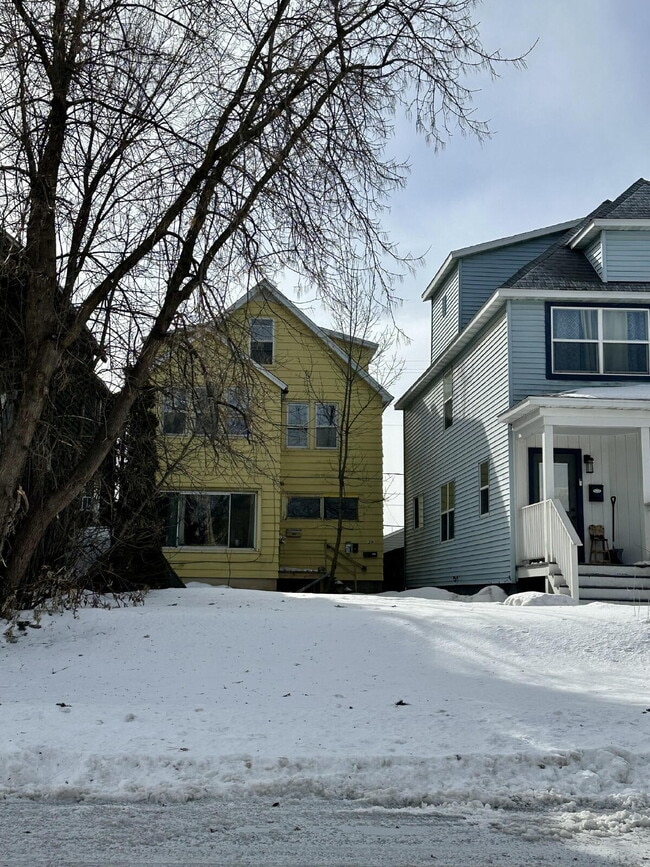 Building Photo - "Charming Studio Retreat with Modern Comforts in Virginia, MN!"
(*accepts Section 8 tenants)