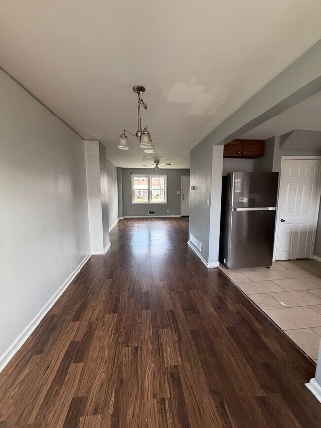 Building Photo - 2229 Graythorn Rd