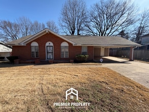 Building Photo - Spacious 3BR/2BA Home w/ Brick Fireplace, Deck & Fenced Yard