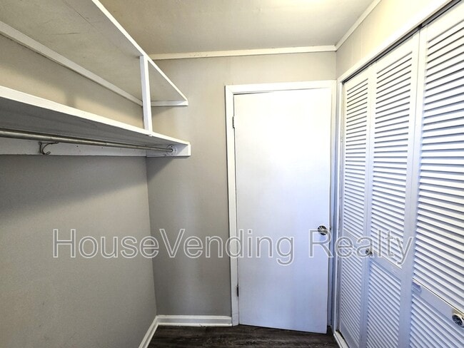 Building Photo - 720 Houston Ave