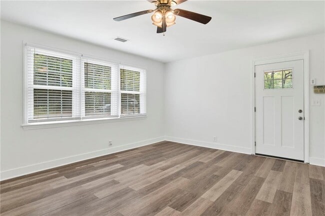 Building Photo - 331 Azalea Cir W