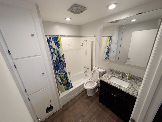 Building Photo - 6358 Mt Vernon Dr