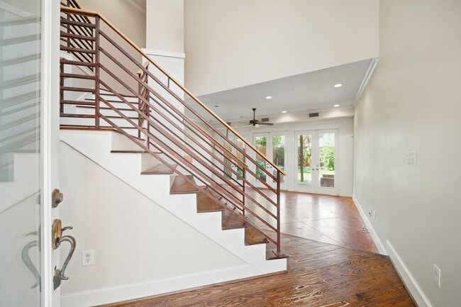 Building Photo - 513 W 22nd St