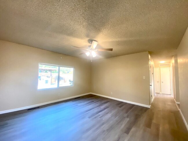 Building Photo - $1,895 Peach & Mckinley, 3 Bedroom - E. Ho...