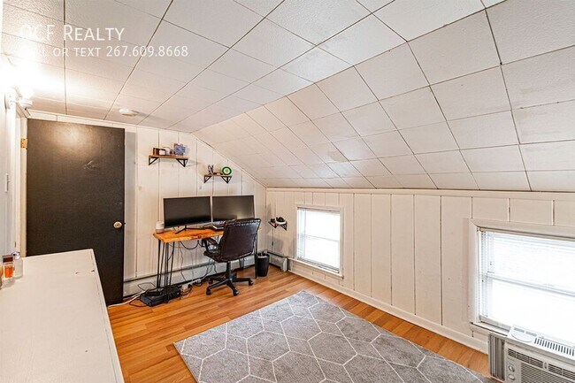 Building Photo - 330 W 3rd Ave