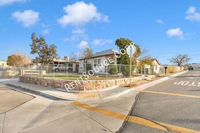 Building Photo - 1040 Flora St