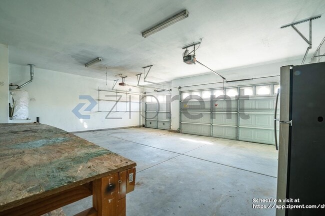 Building Photo - 100 Canterbury Ct