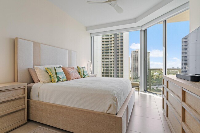 Building Photo - 3100 N Ocean Dr