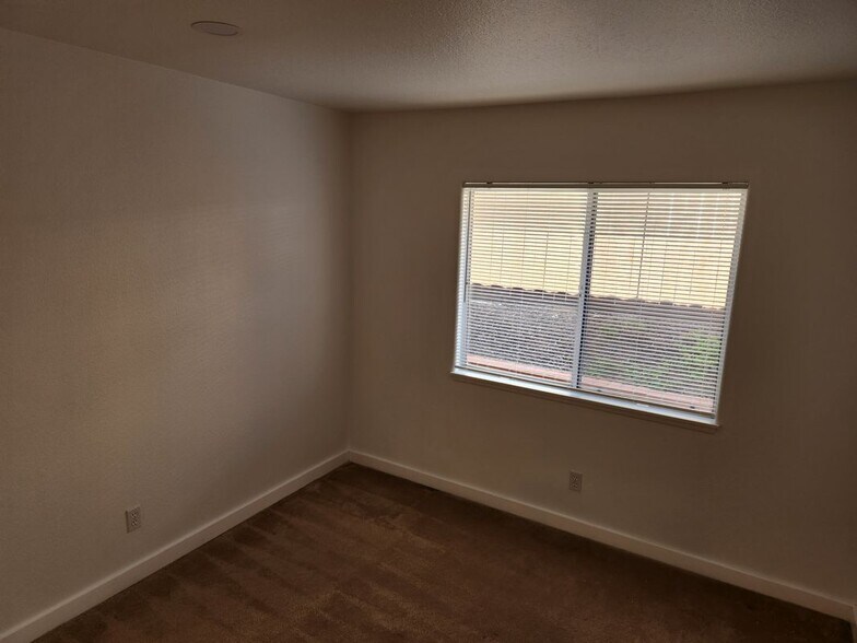 Building Photo - 2125 Tehachapi Dr