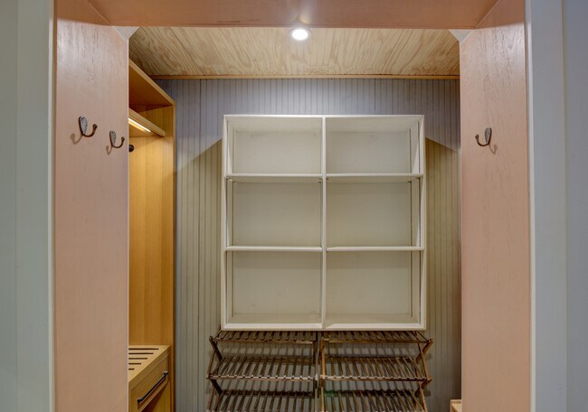 Building Photo - 113 Neese Dr