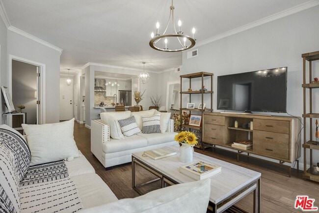 Building Photo - 860 S Lucerne Blvd