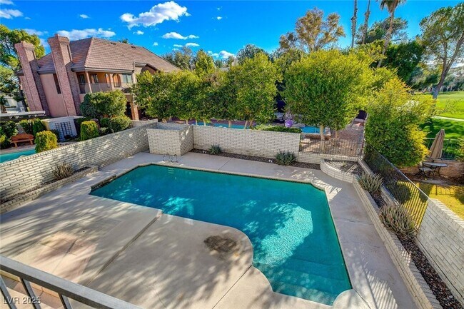 Building Photo - 945 Vegas Valley Dr