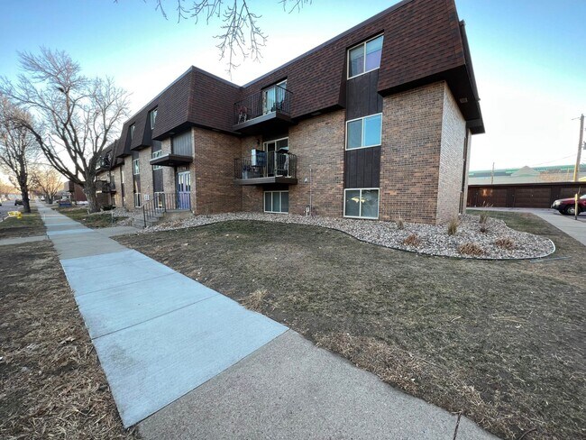 Building Photo - 3509 S Willow Ave