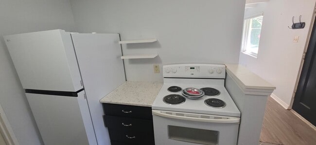 Building Photo - 1701 Poplar St