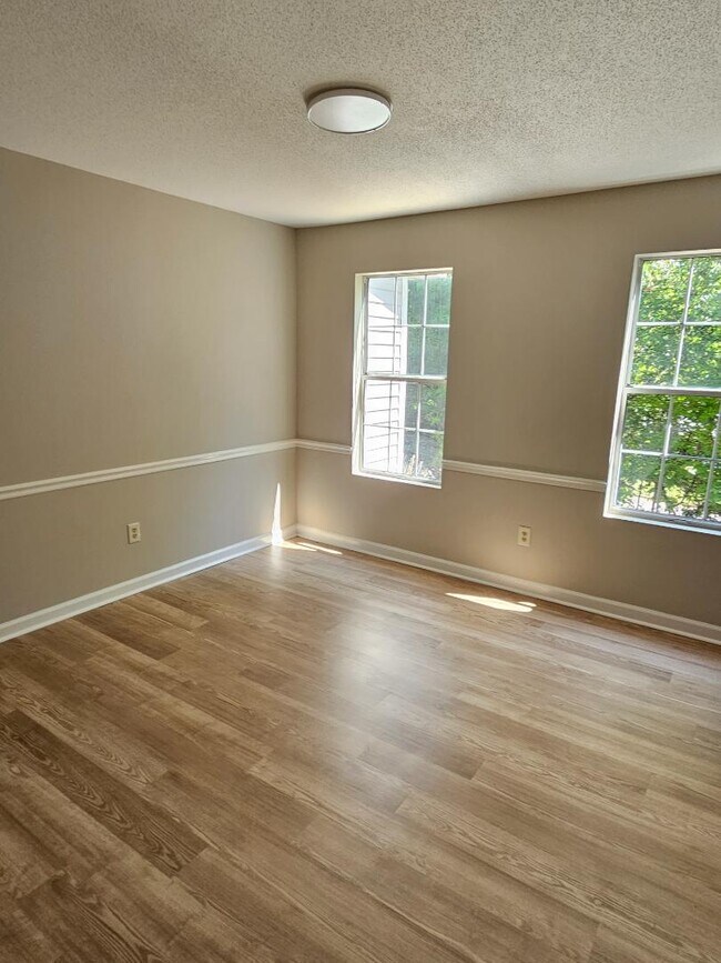 Building Photo - 119 Maple Creek Dr