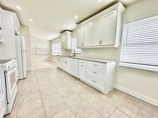 Building Photo - 3bed/2bath Home Off Treasure Island Causew...