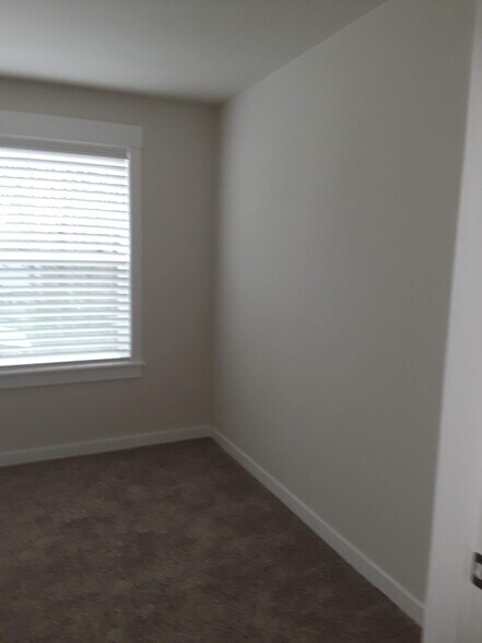 Bedroom - 8814 N Edison St
