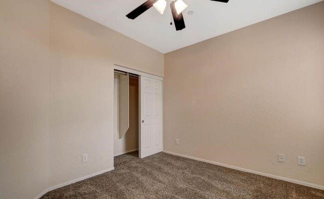 Building Photo - GORGEOUS 3 BEDROOM / 2 FULL BATH CONDO UNI...