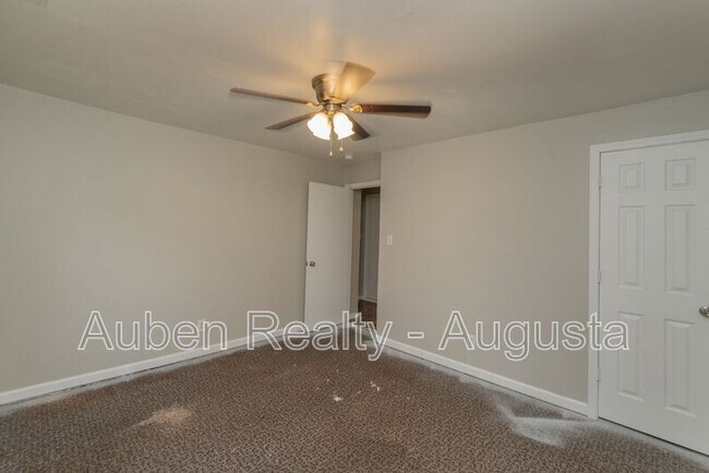 Building Photo - 821 Forsythe St