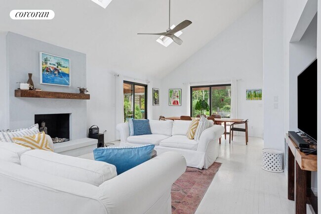 Building Photo - 165 Swamp Rd