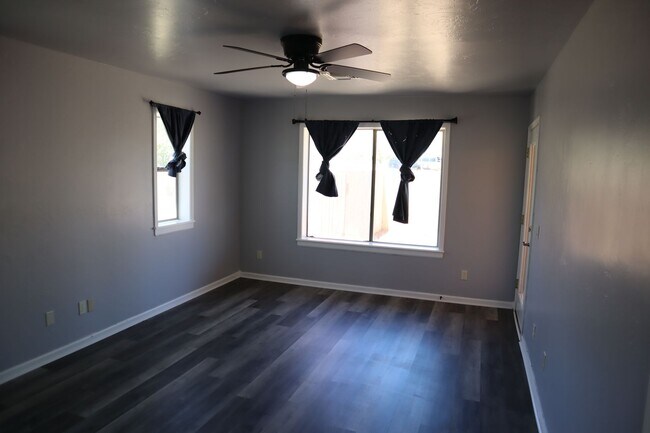Building Photo - Livable, Lovable, & Available!