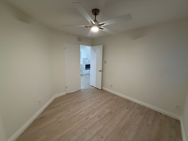 Building Photo - Fully Remodeled 2bed/2bath Townhouse.