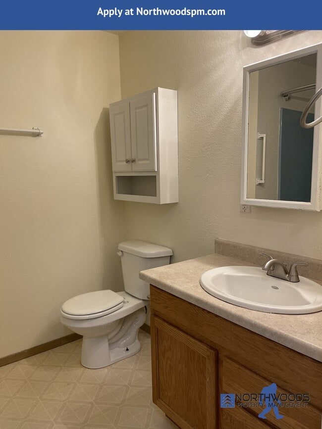 Building Photo - Very Nice 2 Bedroom 2 Bath Front duplex-All Utilities Include except Power