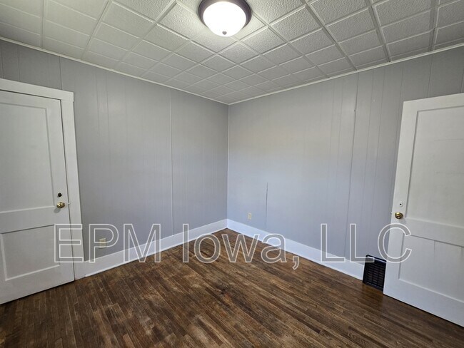 Building Photo - 543 Sumner St