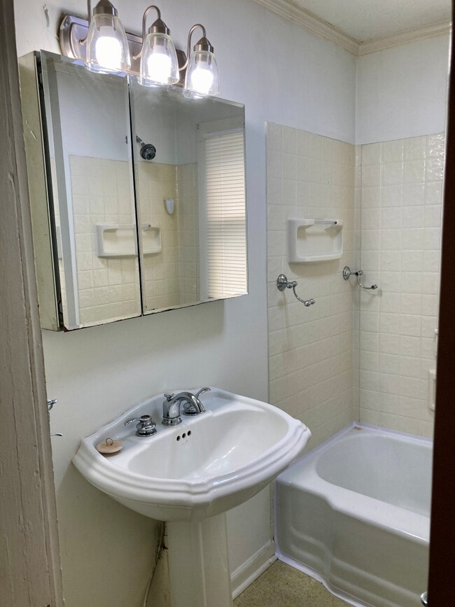 Building Photo - 427 Fairmont Ave