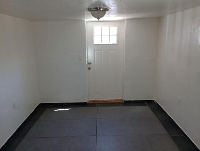 Building Photo - 2 bedroom in Eloy AZ 85131