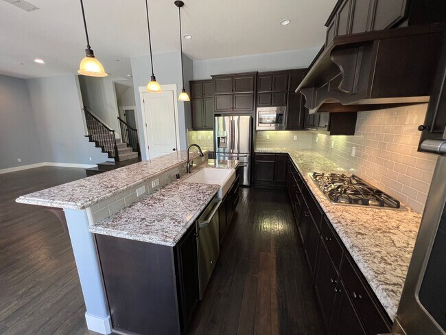 Building Photo - 3 bedroom | 2.5 bathroom | Crocker Village...