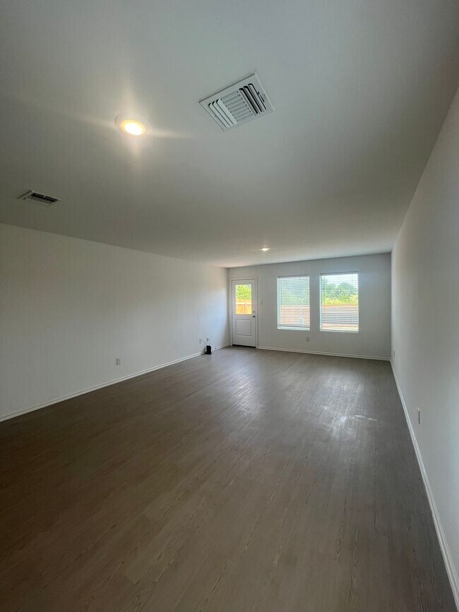 Building Photo - 14810 Razorbill Dr