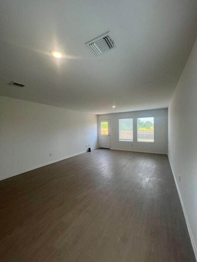 Building Photo - REDUCED RENT!!! Available Now! 4-Bedroom, 3-bath home in OKC!