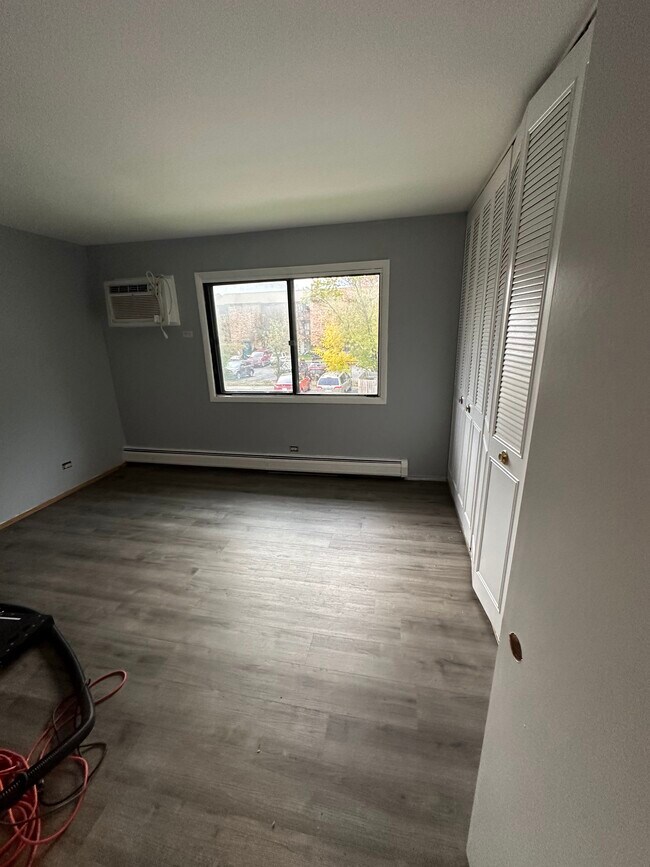 Building Photo - 2500 Bayside Dr