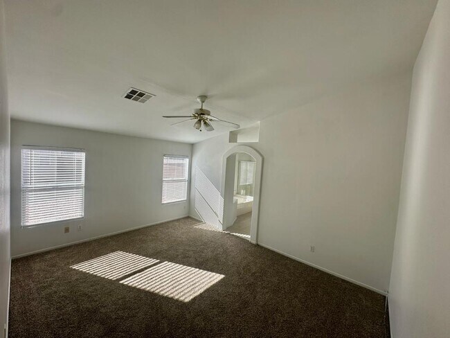 Building Photo - 550 Sparrow Gull Ct