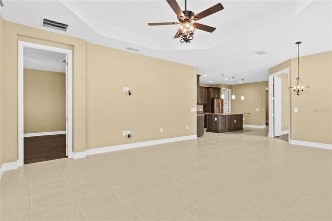 Building Photo - 10112 Lake Wales Cir