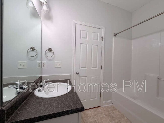 Building Photo - 701 E Martin St