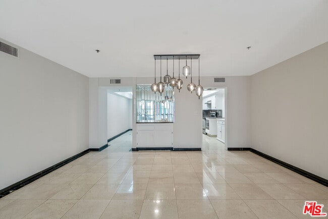 Building Photo - 10660 Wilshire Blvd