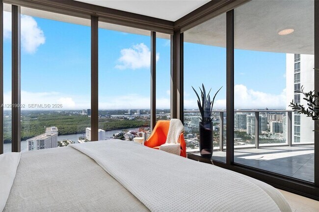 Building Photo - 15701 Collins Ave