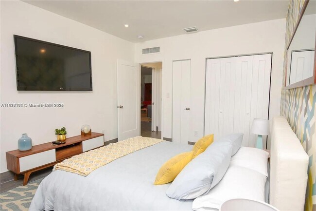 Building Photo - 641 86th St