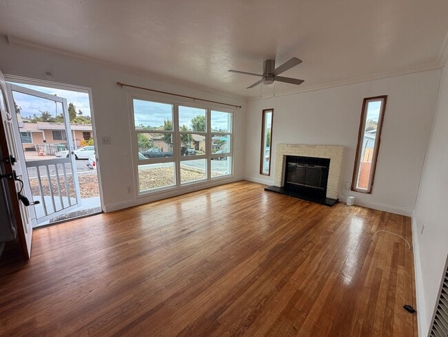 Building Photo - Bright and charming 2 Bedroom / 1 Bathroom home with tons of natural light and plenty of outdoor ...