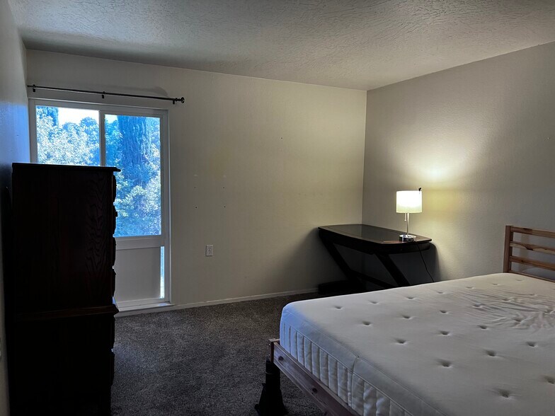 Building Photo - 2119 Via Puerta