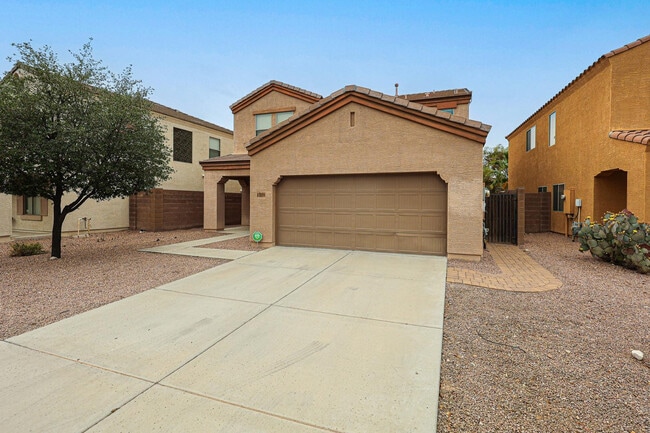 Building Photo - 12039 W Leather Ln