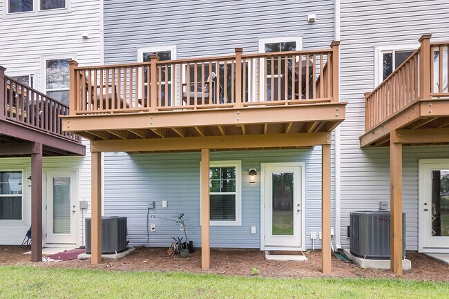 Building Photo - Beautiful 4-Bedroom, 3.5-Bathroom Townhome...