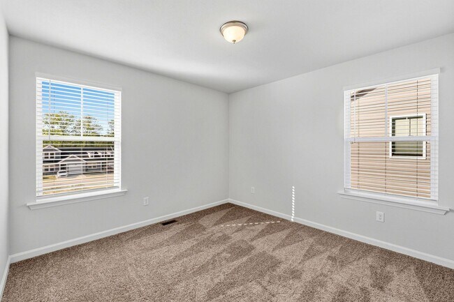 Building Photo - 1212 Vail Dr