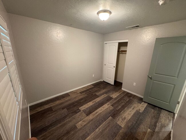Building Photo - Lovely Home for rent in Hanford,Ca