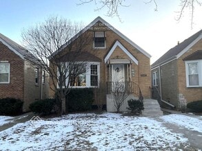 Building Photo - 5049 N Newcastle Ave